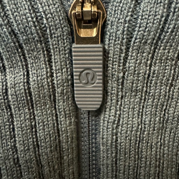 Lululemon On The Go Poncho - Picture 5 of 5